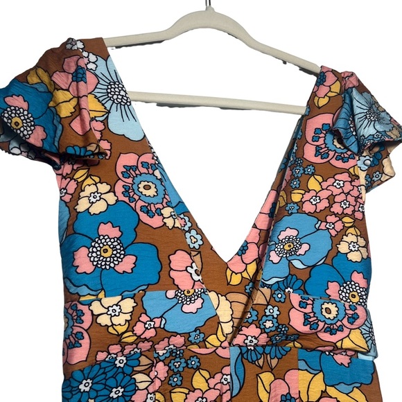 Dodo Bar Or jumpsuit floral Size L but will only fit a 6-4 Vneckline plunge back - Picture 14 of 16